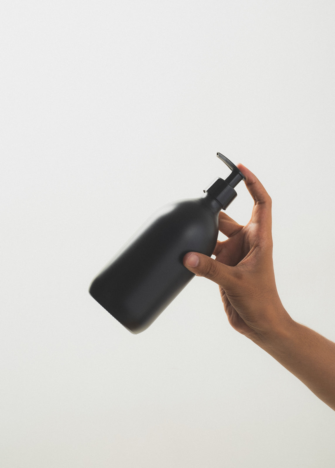 Black Kuishi soap dispenser pump bottle with black plastic pump for liquid soap and hand sanitizer.