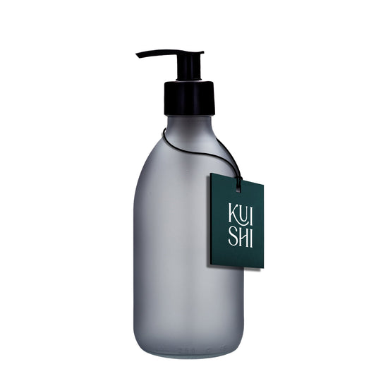 Grey Frost black plastic soap pump dispenser by Kuishi, 250ml capacity, designed for easy use and elegant look.