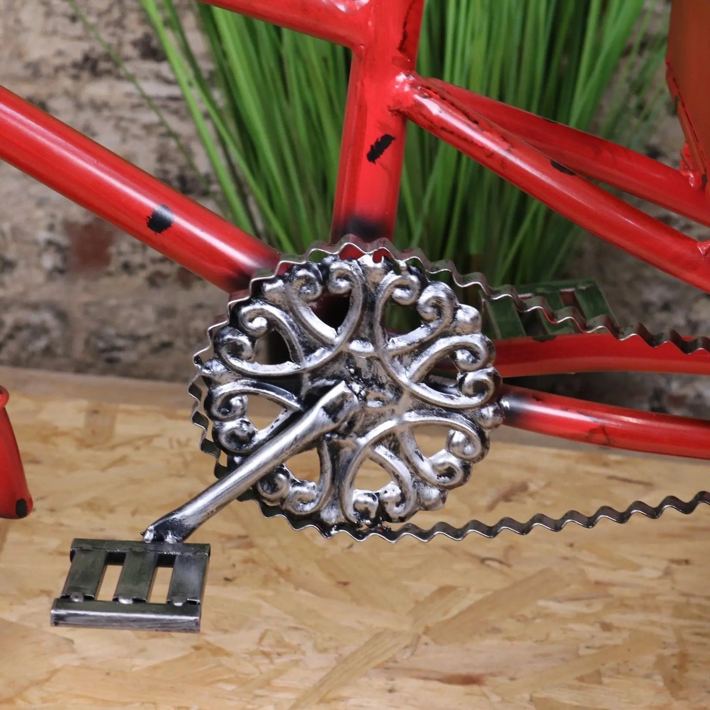 Maravi Rahi vintage style mini tricycle ornament with detailed metal design, perfect for decorative display or collection.