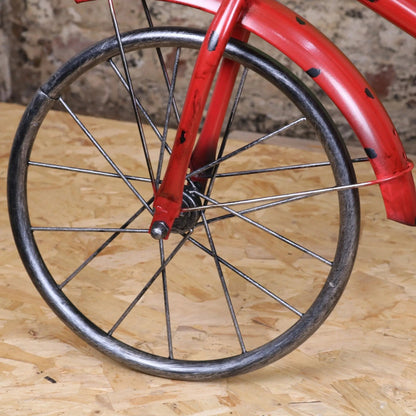 Maravi vintage-style mini tricycle ornament, decorative metal ornament with intricate details, perfect for vintage-themed decor.