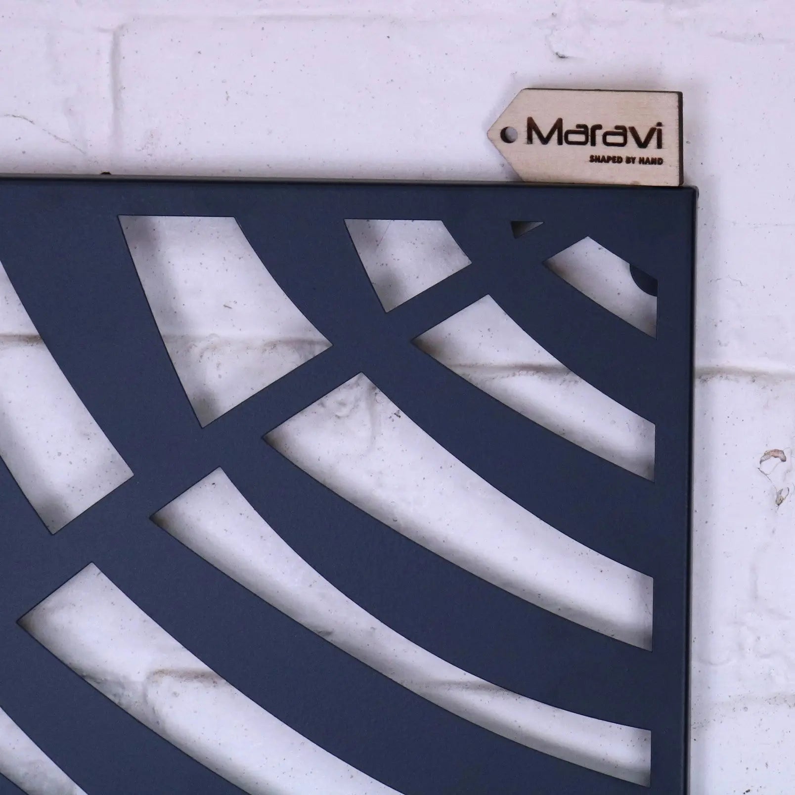 Black metal wall art featuring a leaf design by Maravi, showcasing intricate leaf patterns and modern decorative style.