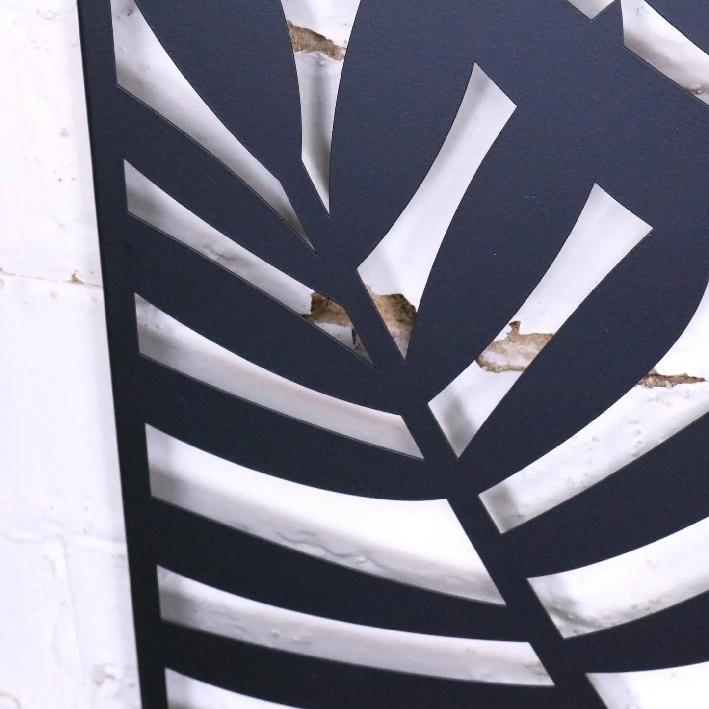 Black metal wall art featuring a leaf design by Maravi, decorative wall decor for modern interiors